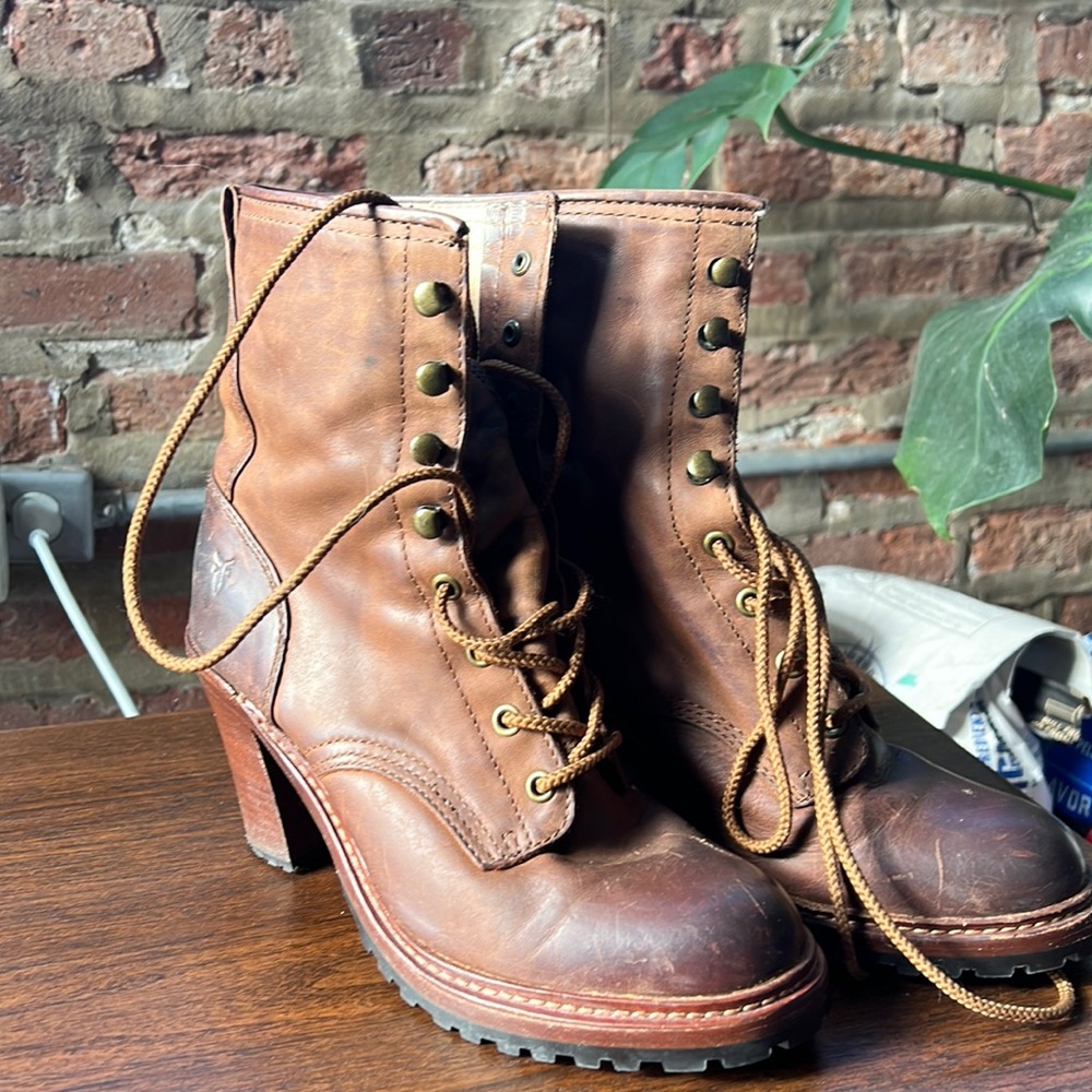 Frye Lucy Lace up boot